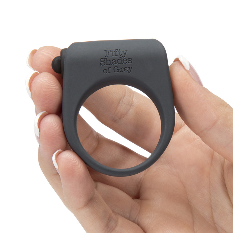 Wibrujący pierścień erekcyjny Fifty Shades of Grey - Vibrating Cock Ring Black